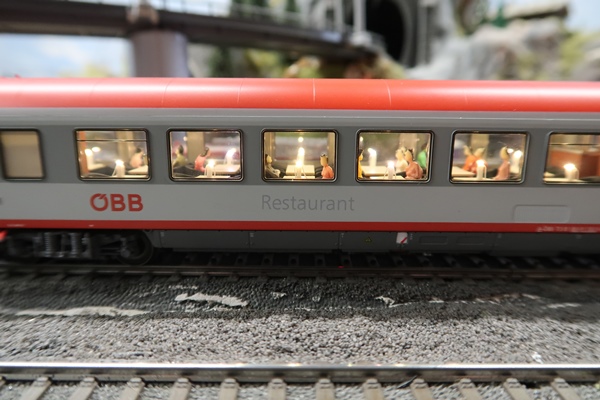 Lokschuppen Dominik - Spur H0: Umbau an Loks und Wagen